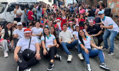 Administración de Empresas se adelanta a la Navidad en el barrio San Javier