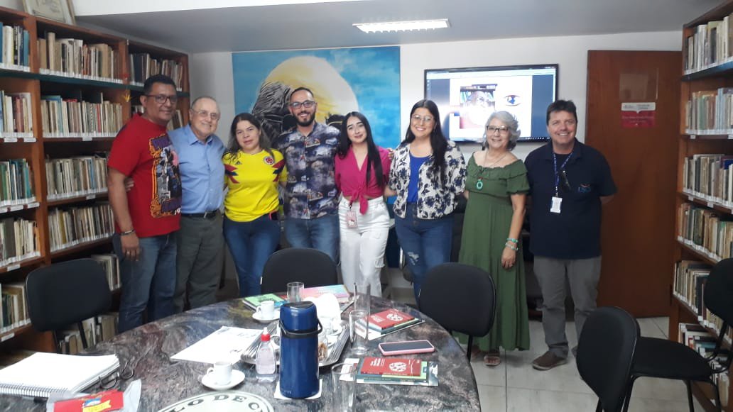 Decano_y_Docente_compartieron_experiencias_academicas.jpeg