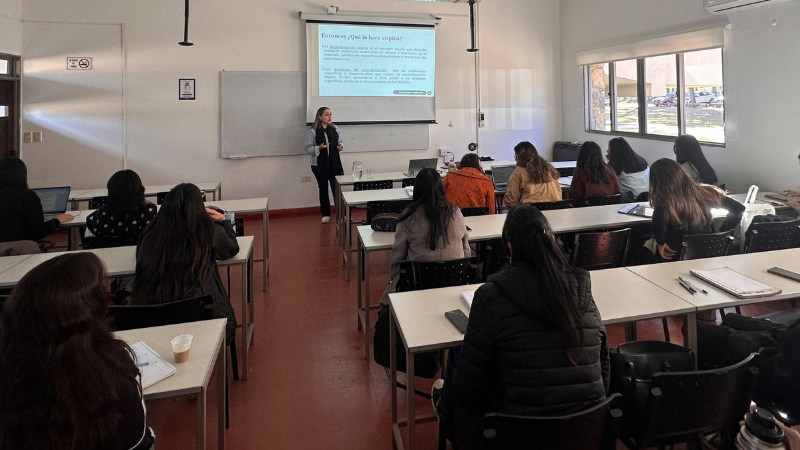 Docente_del_Centro_Regional_Manizales_comparte_en_Argentina_sus_conocimientos_sobre_psicopedagogia2_.png