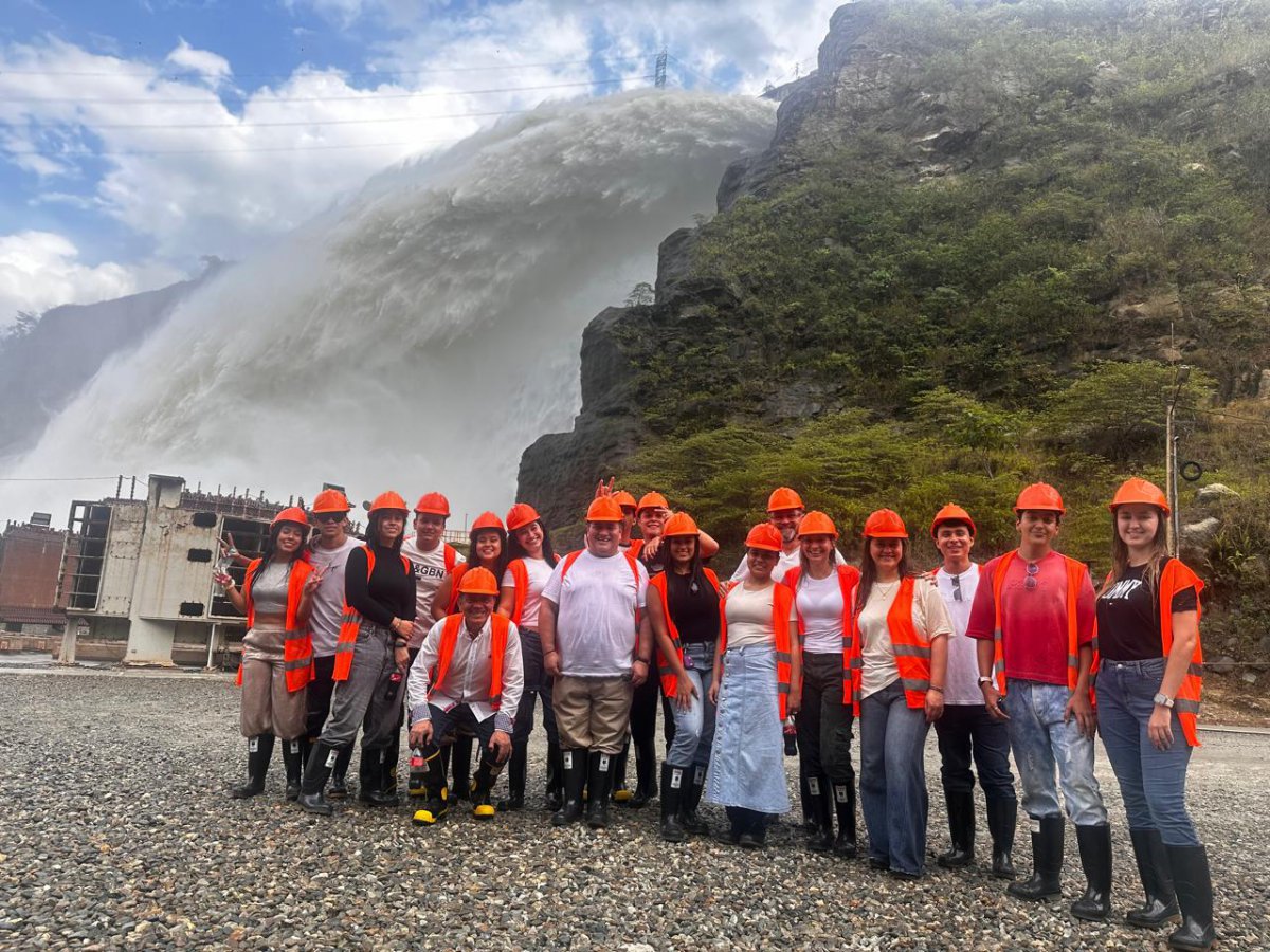 Visita_Academica_Hidroituango_Administracion_UCAmigo_2026_02.jpeg