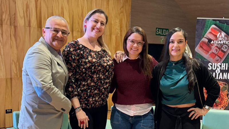 Cooperadores_empresariales_fortalecen_la_formaci__n_de_estudiantes_de_Negocios_Internacionales_en_Medell__n.jpg