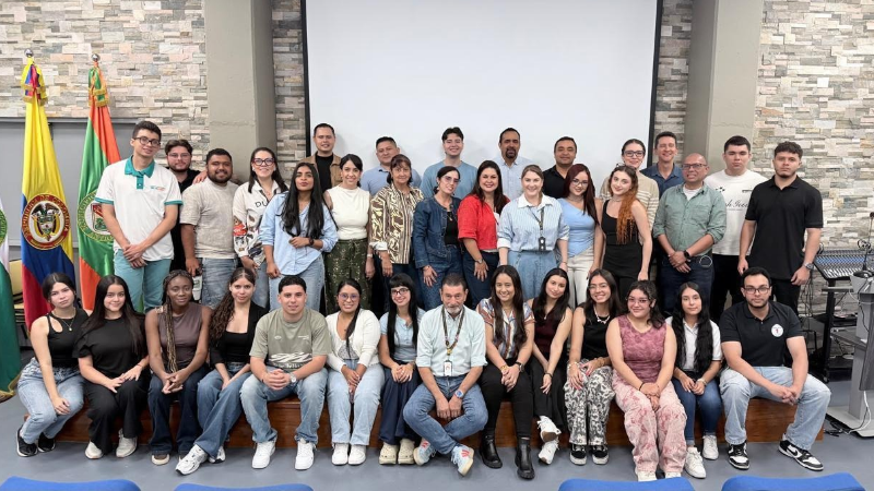 Estudiante_de_Administracion_de_Empresas_presenta_investigacion_sobre_sostenibilidad_cafetera_en_Rednicol__1_.png