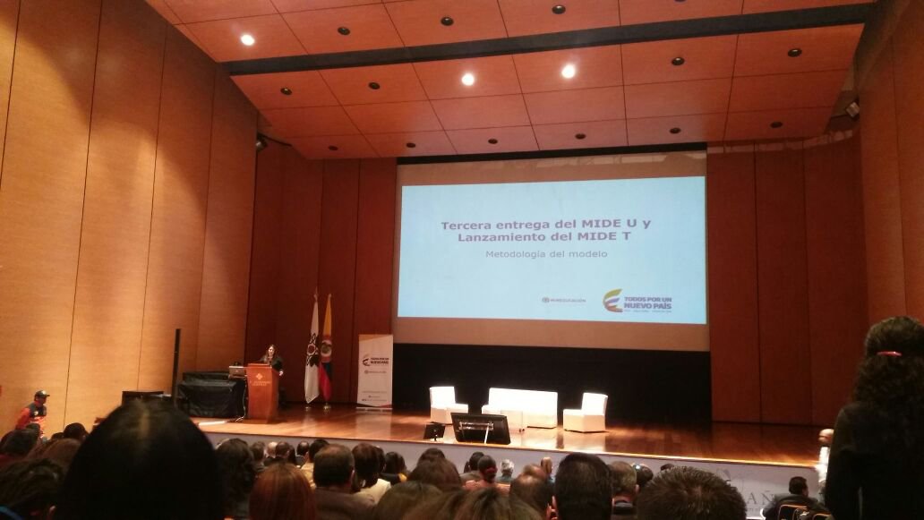 Universidad_catolica_Luis_Amigo_evento_MIDE.jpg