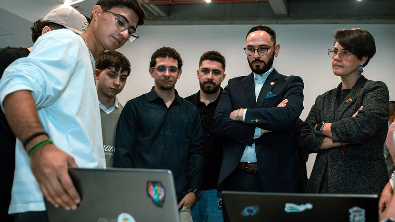 Universidad_Catlica_Luis_Amigo_inaugura_laboratorios_de_anai__tica__inteligencia_artificial_y_redes_tecnologicas_principal.png