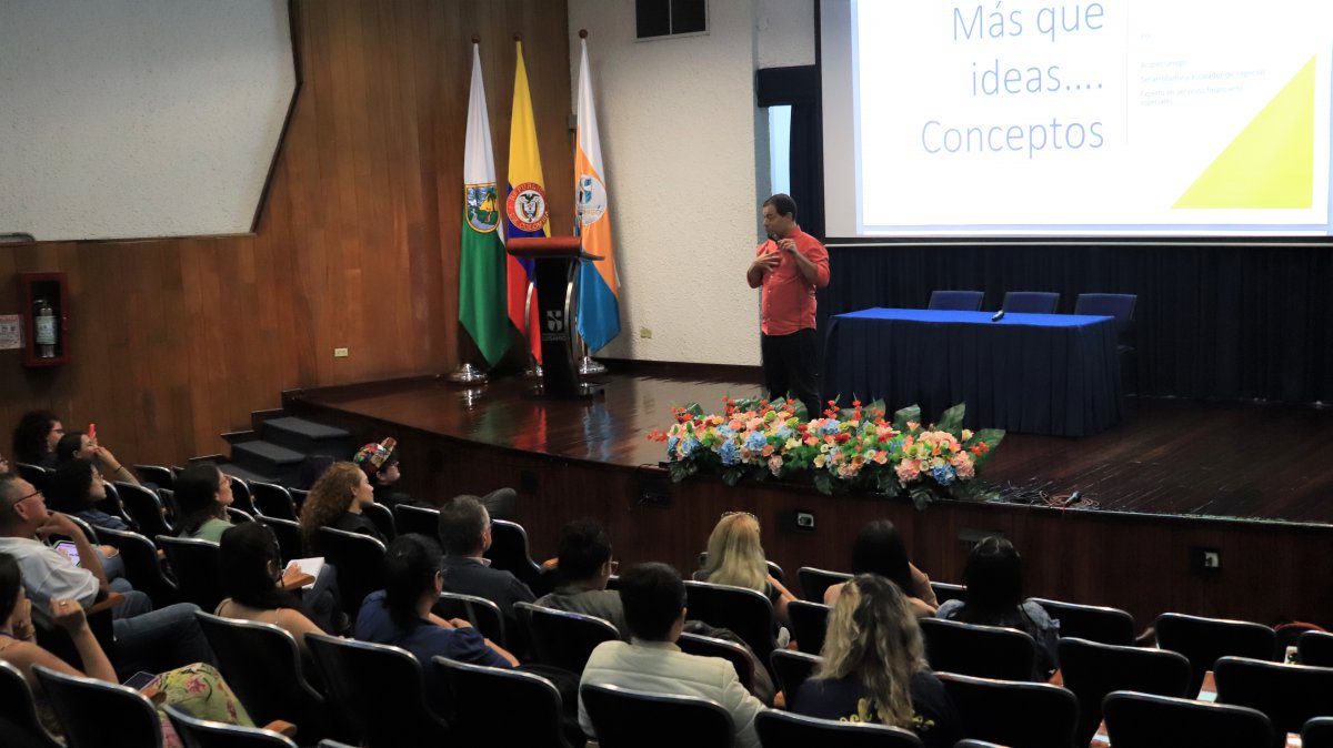 Comunidad amigoniana se une en torno al emprendimiento y la innovación en evento de networking